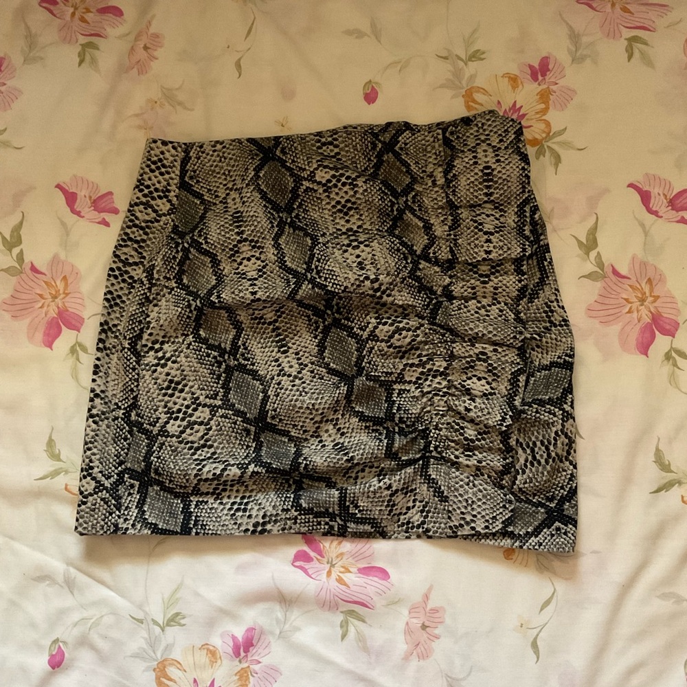 🌾Zara Black and Gray Snake Print Pencil Skirt